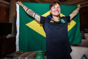 Imagem referente à matéria: Quem é Raquel Kochhann, que será a porta-bandeira do Brasil nas Olimpíadas após vencer câncer