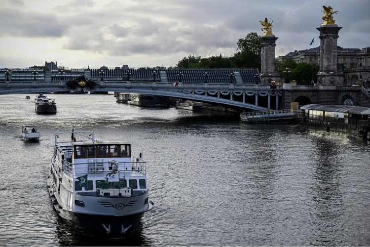 Rio Sena, em Paris (França) (AFP)