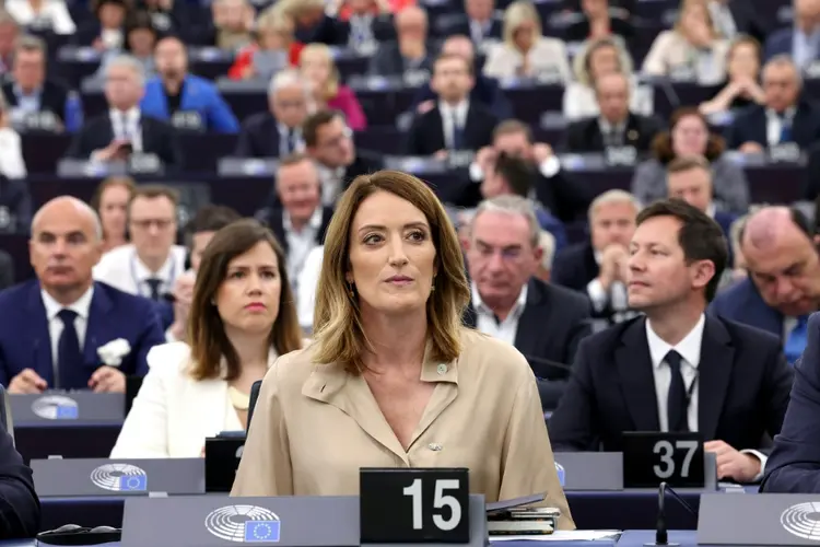 Roberta Metsola, de Malta, foi reeleita presidente do Parlamento Europeu (AFP)
