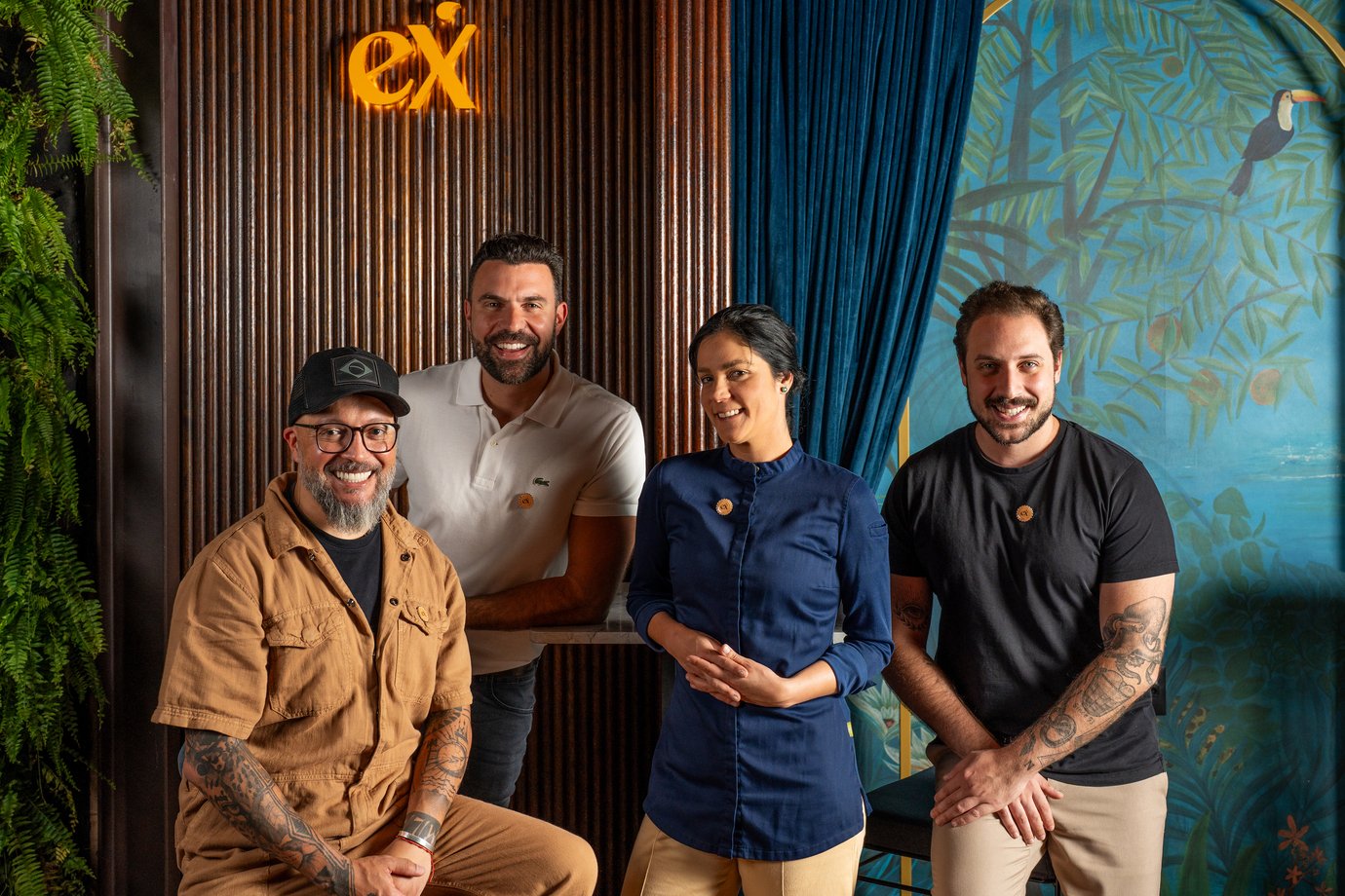 Exímia Bar: os irmãos Gabriel e Nicholas Fullen (Grupo Locale), com Márcio Silva (com boné), e Manu Buffara.