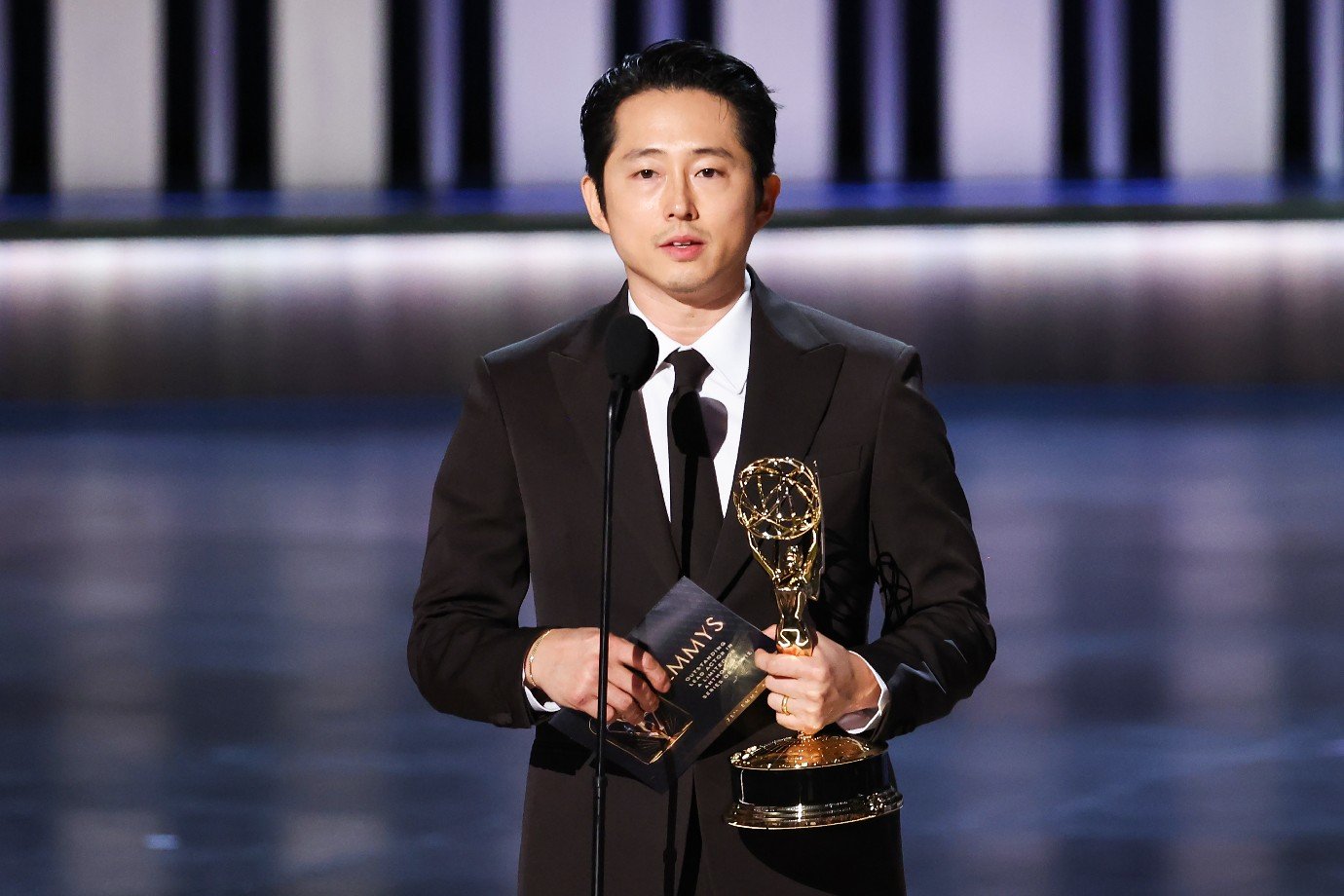 Steven Yeun venceu na categoria Melhor Ator em Minissérie e Filme por "Treta"