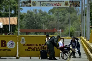 Imagem referente à matéria: Venezuela fecha fronteiras terrestres e barra entrada de avião com ex-presidentes do Panamá e México
