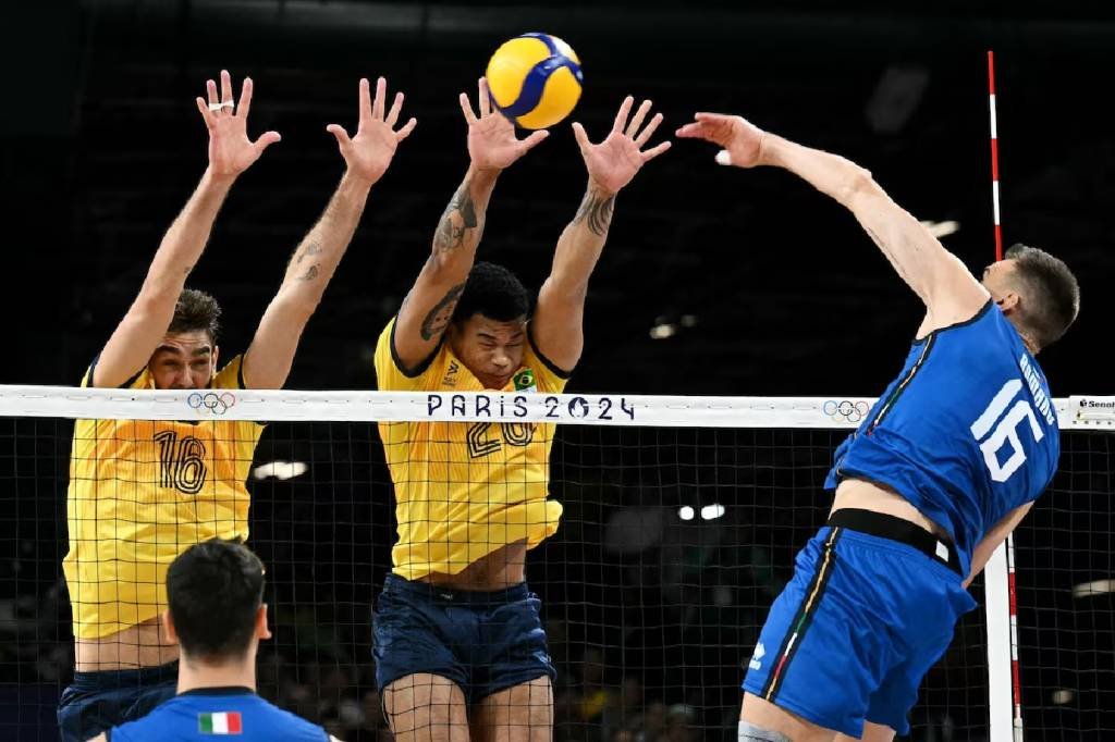 Olimpíadas: Brasil estreia no vôlei masculino com derrota para a Itália