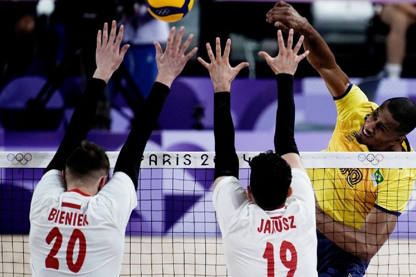 Vôlei: seleção masculina leva virada da Polônia, o 2º revés em Paris