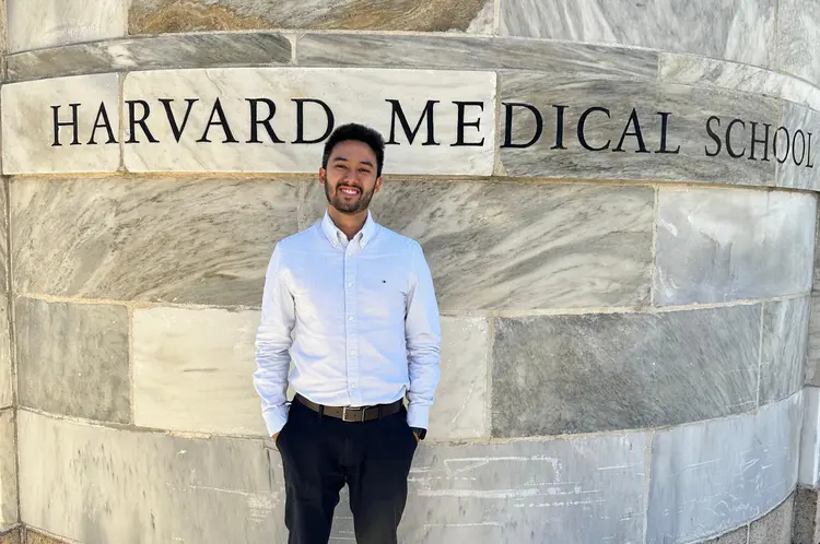 Rafael Kenji durante o estágio na Harvard Medical School (Rafael Kenji/Acervo pessoal)