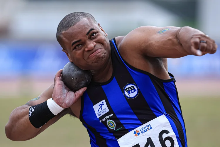 Maranhão, atleta olímpico de arremedo de peso: “Aos 13 anos saí de casa com uma mochila e uma nota de 50 reais para eu comer na estrada. Esse foi o início de um sonho” (Clube Pinheiros/Divulgação)