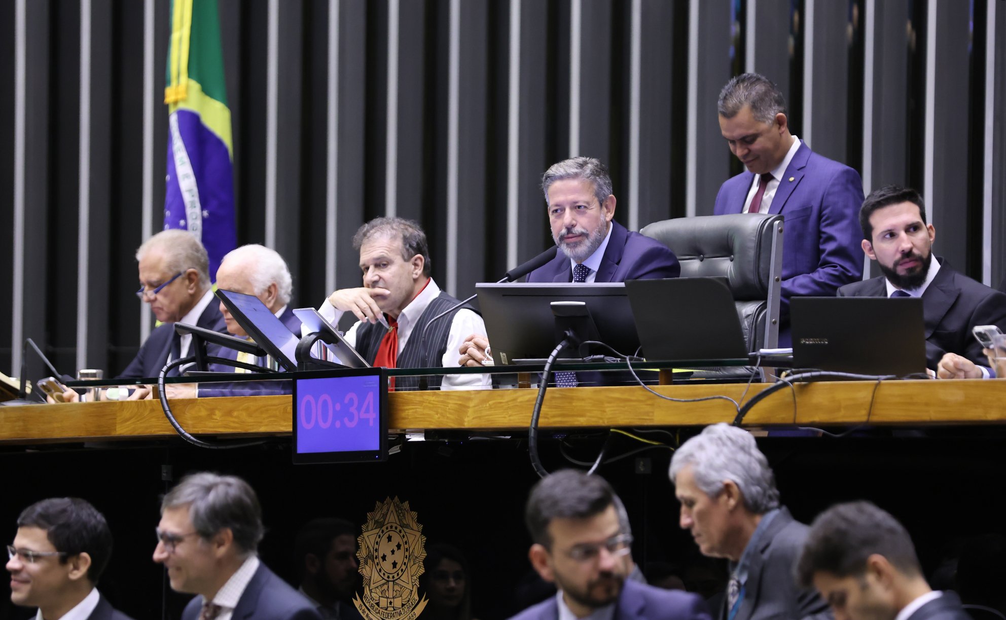 Votação de regulamentação da Reforma Tributária é adiada para terça-feira