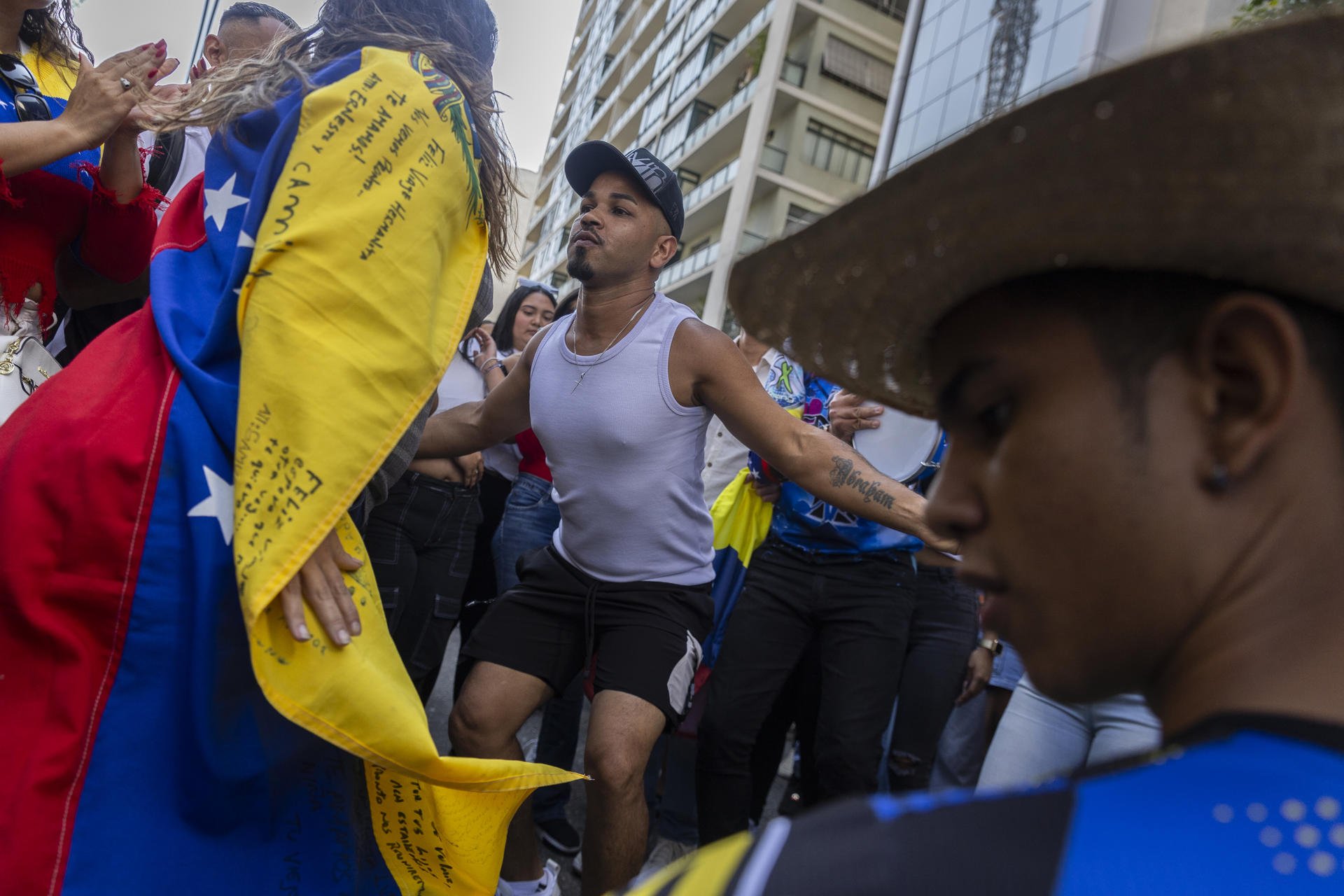 Em São Paulo, cidadãos venezuelanos manifestam-se neste domingo