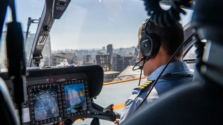 Viagens de helicóptero: pioneira na opção de venda por assento individual, a Revo trabalha com altos padrões de segurança. (Revo/Divulgação)
