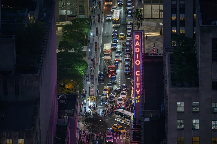Emissões: estima-se que 700 mil veículos circulem diariamente pela região de Manhattan (AFP Photo)