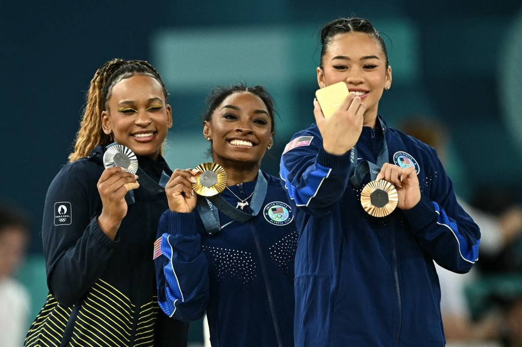 Rebeca Andrade conquista prata na final da ginástica artística em Paris; veja como foi a prova