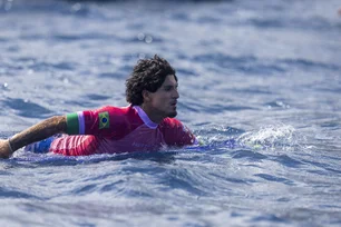 Imagem referente à matéria: Gabriel Medina avança no surfe e garante vaga na semifinal das Olimpíadas de Paris; veja a bateria