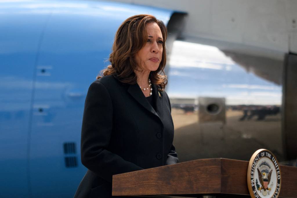 Kamala Harris faz suspense para escolha de vice, que deve sair até terça