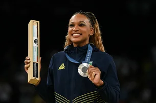 Rebeca Andrade atinge recorde brasileiro de medalhas olímpicas; saiba quantas são