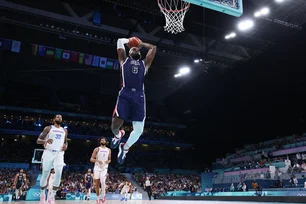 Imagem referente à matéria: Olimpíadas 2024: Brasil enfrenta desafio monumental contra os EUA no basquete