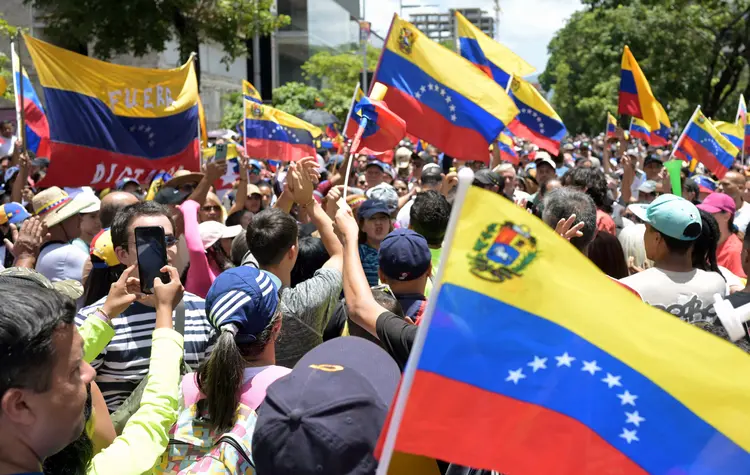 Manifestação da oposição contra o presidente Maduro (Yuri Cortez/AFP)