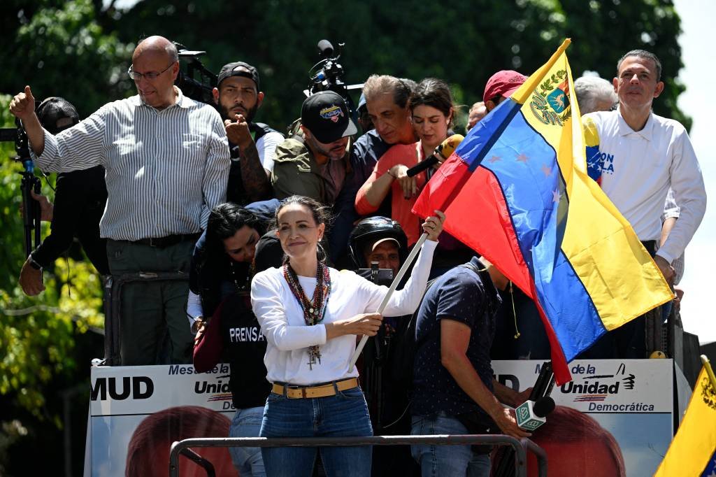 María Corina Machado rechaça novas eleições e oferece atas da oposição para revisão