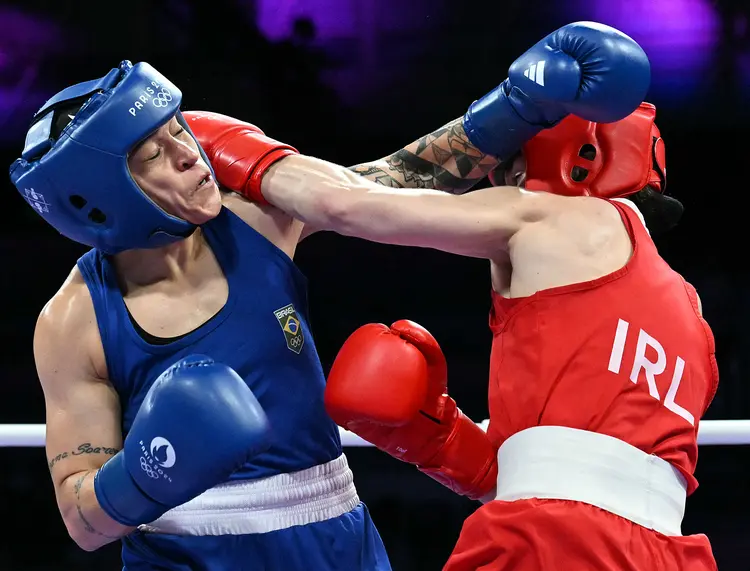 Olimpíadas de Paris: Bia Ferreira garante vaga na final do boxe (MOHD RASFAN/AFP)