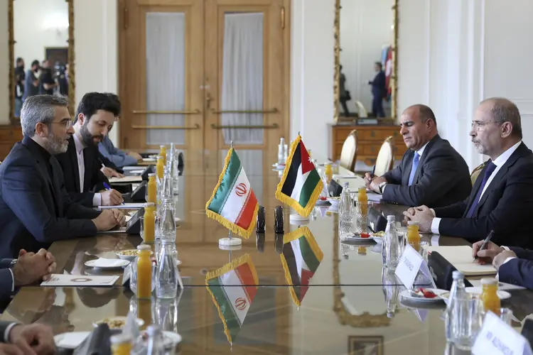 Reunião entre os ministros das relações exteriores de Jordânia e Irã neste domingo, 4 (AFP)