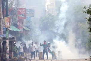 Primeira-ministra de Bangladesh renuncia; protestos já mataram mais de 300 no país