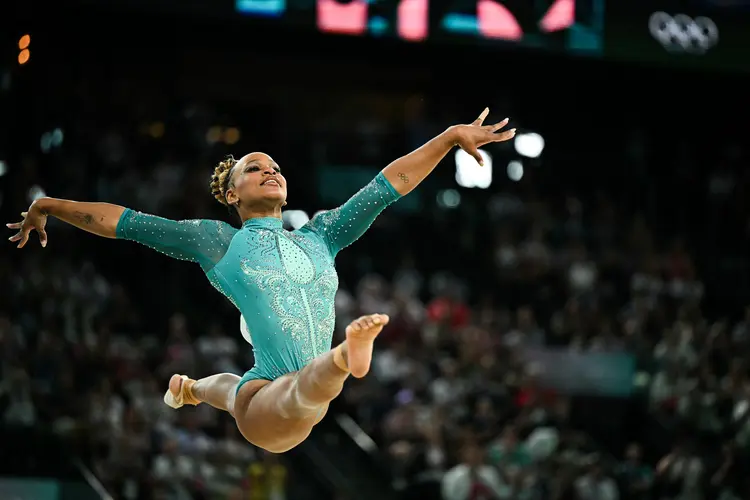 Rebeca Andrade: maior medalhista brasileira. (Gabriel BOUYS /AFP)