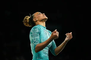 Imagem referente à matéria: Rebeca leva o ouro na final de solo da ginástica artística e se torna a maior medalhista do Brasil