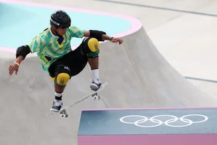 Imagem referente à matéria: Augusto Akio conquista medalha de bronze no skate park