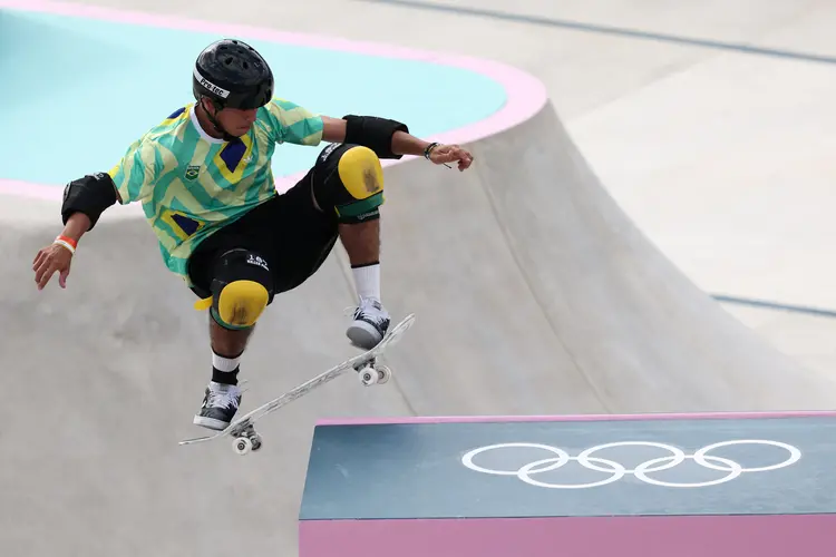 Brazil's Augusto Akio competes in the men's park skateboarding final during the Paris 2024 Olympic Games at La Concorde in Paris on August 7, 2024. (Photo by Franck FIFE / AFP) (Franck FIFE / AFP/AFP)