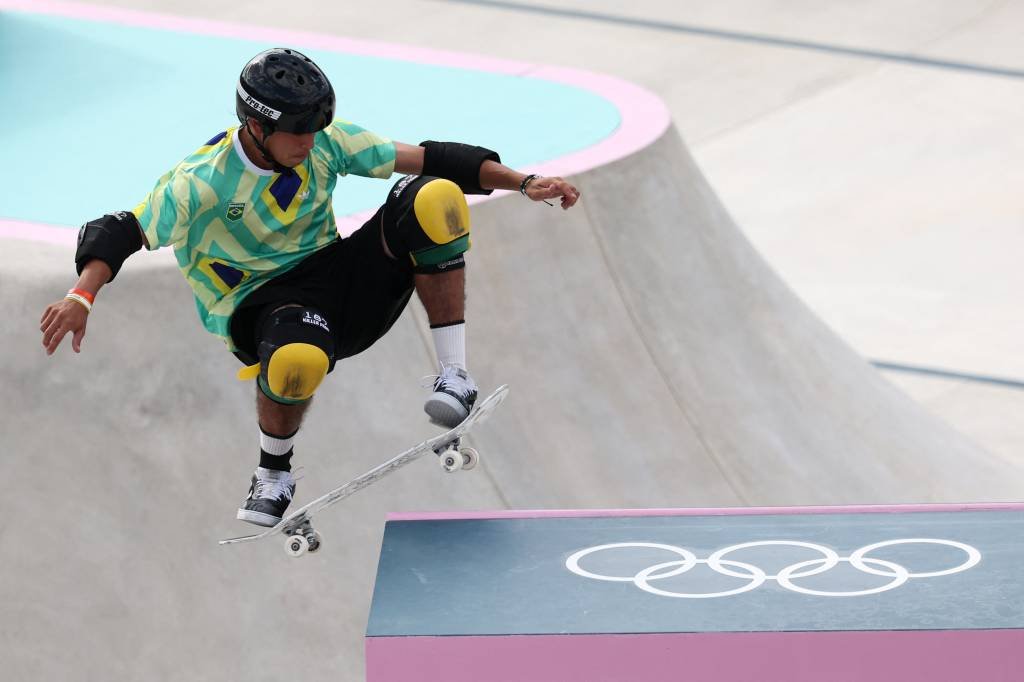 Augusto Akio conquista medalha de bronze no skate park