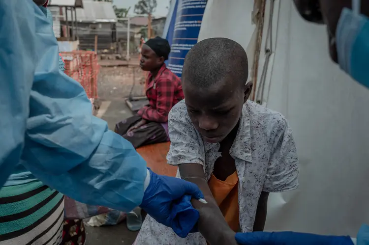 Crise de mpox no Congo tem escancarado ao mundo as limitações do país de tratar o surto da doença. (GUERCHOM NDEBO/AFP)