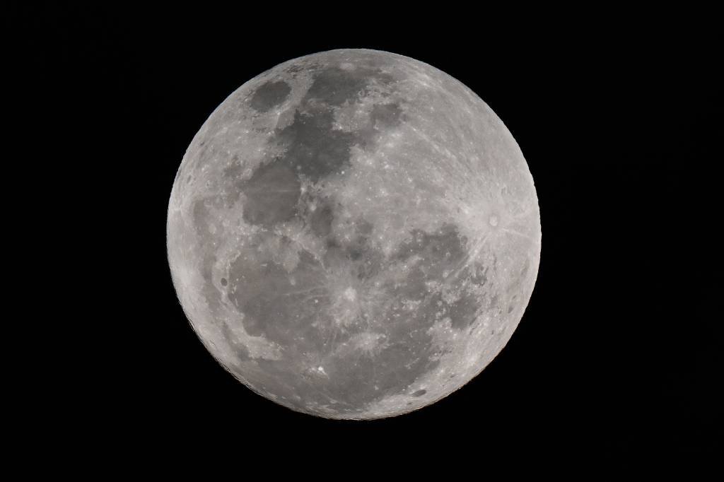 Superlua azul aparece no céu brasileiro nesta segunda-feira, 19; Veja que horas e como observar