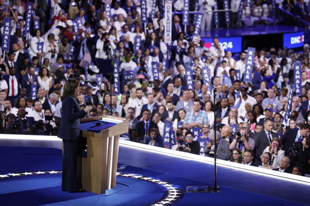 Kamala Harris promete ser 'presidente da classe média' em discurso na Convenção Democrata