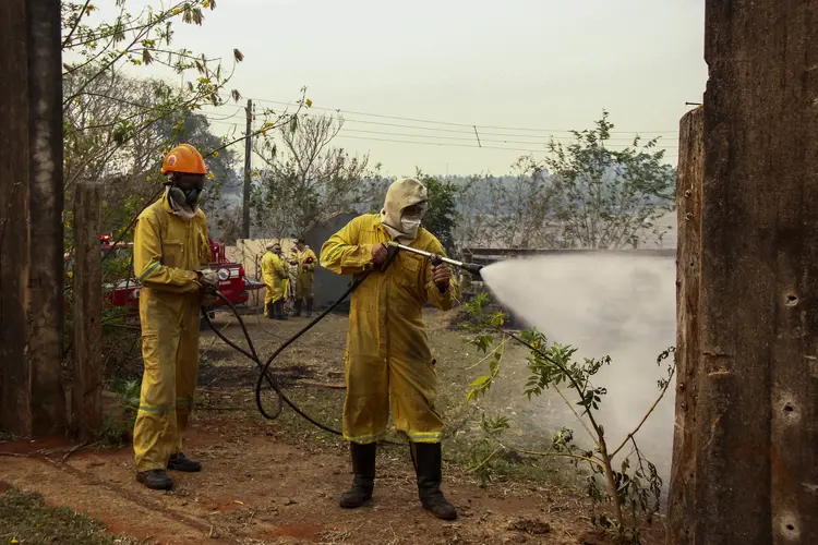 Nas últimas semanas, os focos de incêndio florestais se alastraram de Norte a Sul do País (Lourival Izaque/AFP)