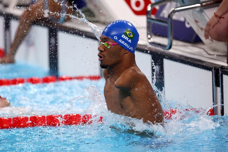 Gabriel Araújo avança para as finais de natação nos Jogos Paralímpicos de Paris (FRANCK FIFE/AFP)