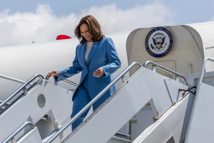 A vice-presidente Kamala Harris, ao chegar para discurso em Raleigh, Carolina do Norte (Grant Baldwin/AFP)