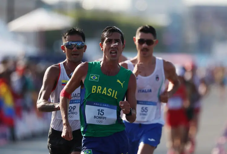 Caio Bonfim foi quarto lugar na Rio-2016 e conquistou a medalha de prata em Paris-2024. (EFE/EFE)