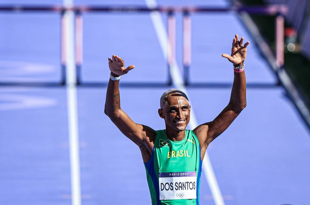 Alison dos Santos se classifica para a final dos 400m com barreiras nas Olimpíadas