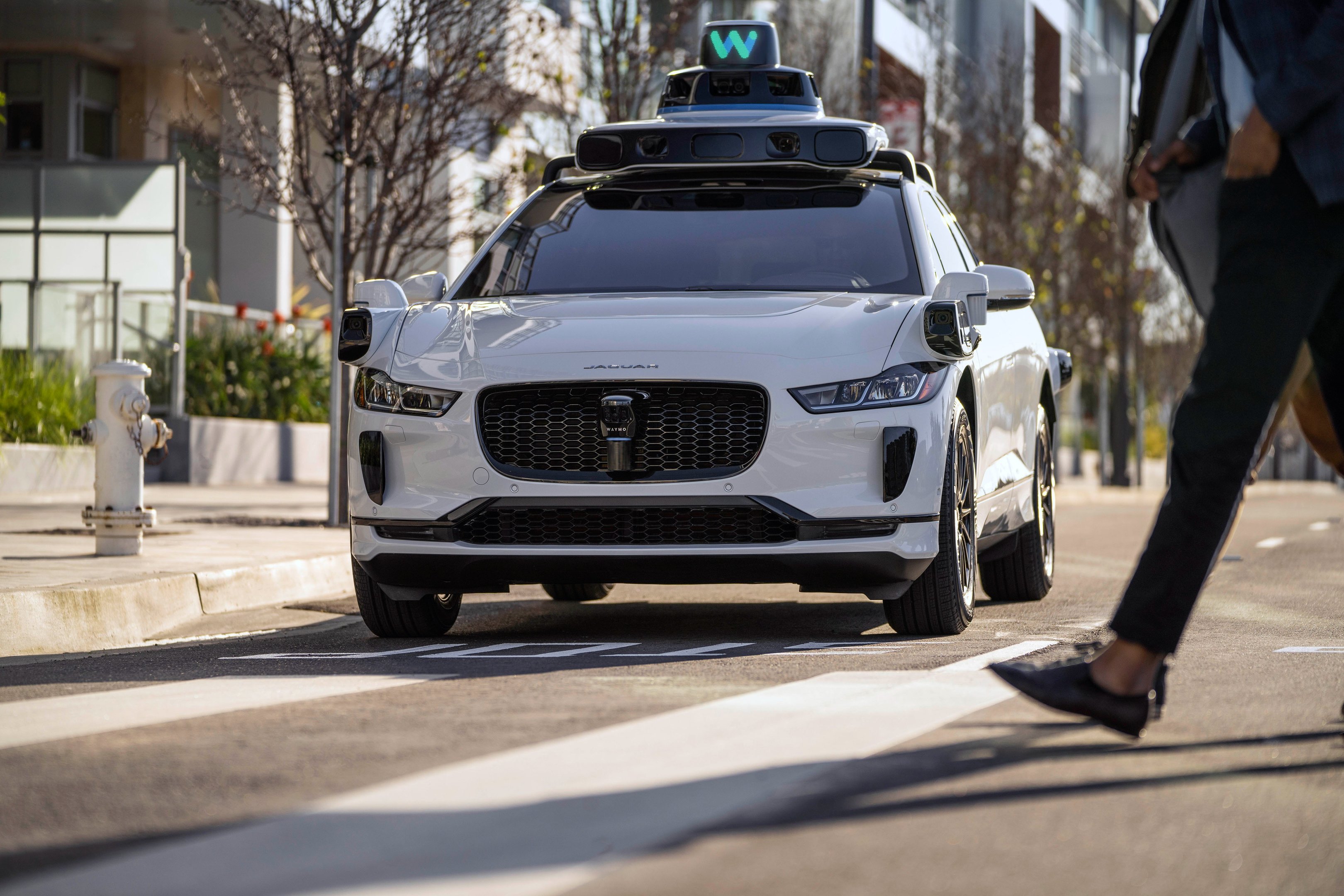 Waymo registra 200 mil corridas pagas por semana