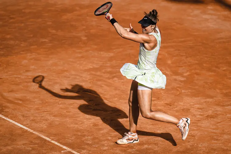 Bia Haddad, reconhecida como personalidade do esporte que comunica qualidades como alto desempenho, credibilidade, resiliência e equilíbrio (Robert Prange/Getty Images)