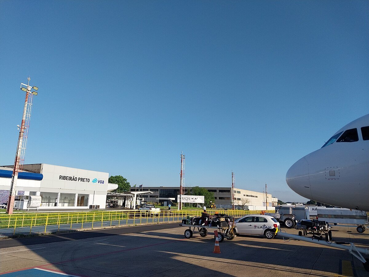 Queimadas em SP: após fechar na manhã de domingo, aeroporto de Ribeirão Preto retoma voos