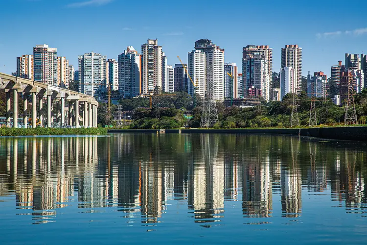 Rio Pinheiros, em São Paulo: tendência de alta desacelera no preço real dos imóveis (Leandro Fonseca/Exame)