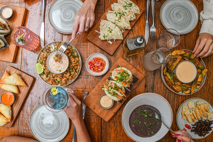 A conquista do restaurante se deve a práticas como o uso de embalagens feitas de bagaço de cana-de-açúcar. (TEVA /Divulgação)
