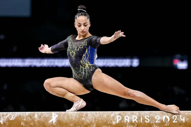 A ginasta Julia Soares durante a fase qualificatória (Comitê Olímpico Brasileiro/Divulgação)