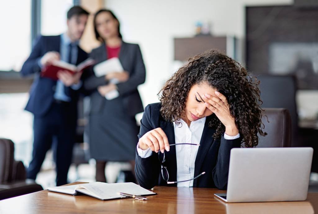 Zenklub, Conexa e Exame lançam cursos gratuitos para prevenção ao burnout e ao assédio no trabalho