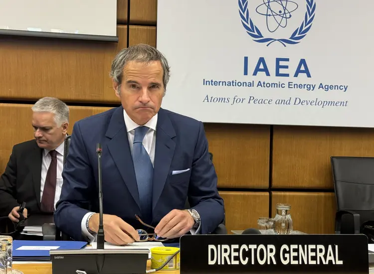 O diretor-geral da Agência Internacional de Energia Atômica (AIEA), Rafael Mariano Grossi, discursa durante a reunião do Conselho de Governadores da Agência Internacional de Energia Atômica na sede da agência em Viena, Áustria, em 3 de junho de 2024 (Askin Kiyagan/Getty Images)