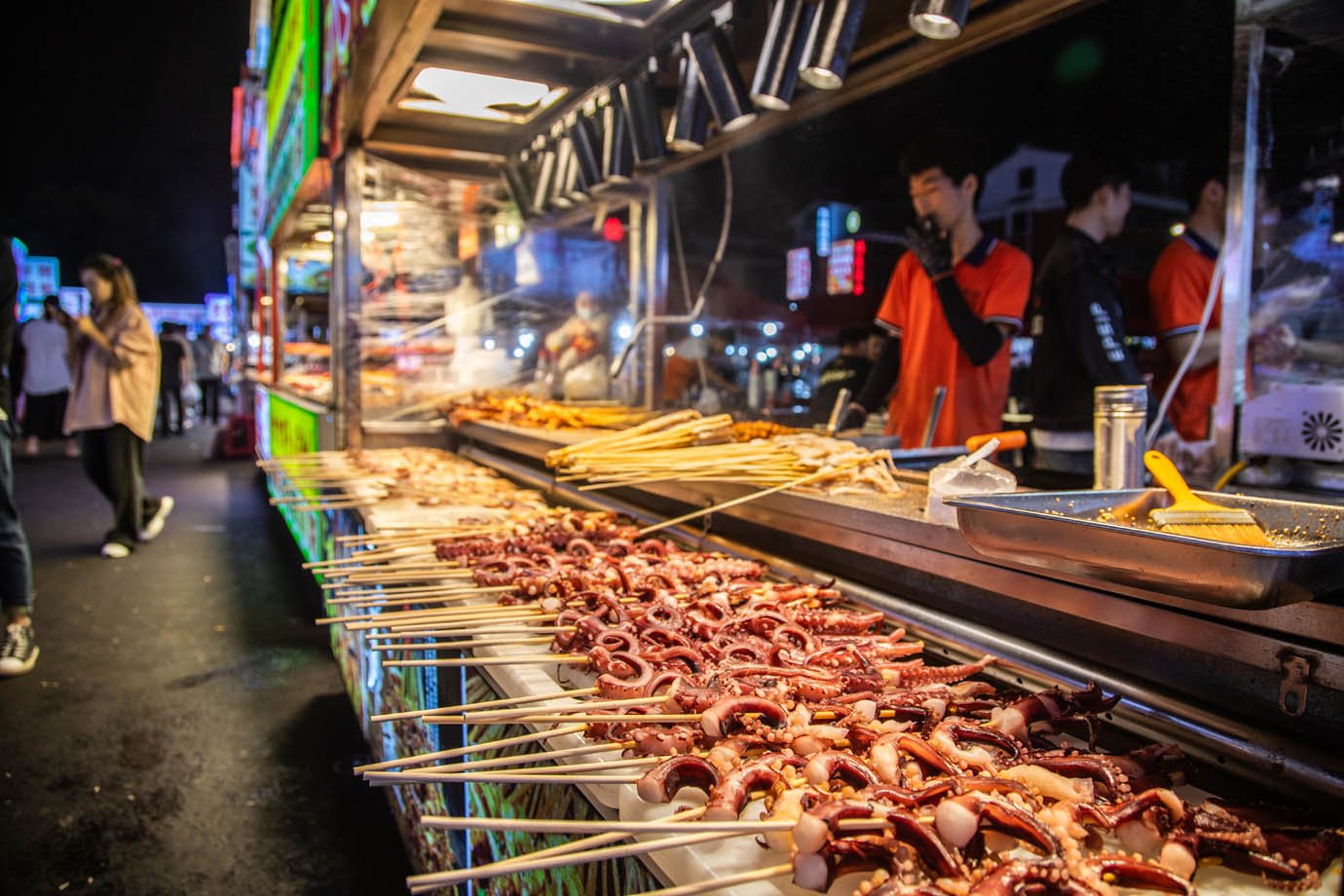 Feira na cidade de Yuwu na China co comidas típicas