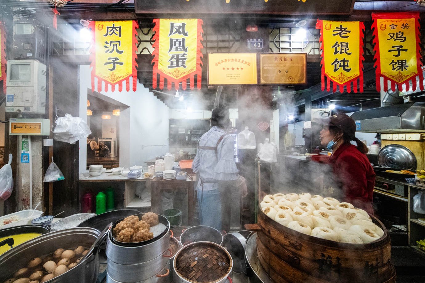 Café da manhã tradicional nas ruas da cidade milenar de Youbu, em Lanxi