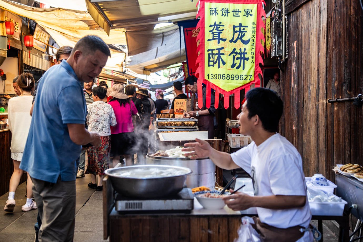 Café da manhã tradicional nas ruas da cidade milenar de Youbu, em Lanxi