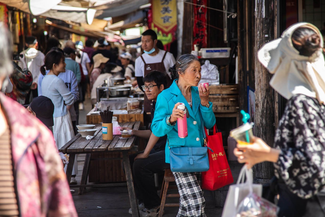 Café da manhã tradicional nas ruas da cidade milenar de Youbu, em Lanxi