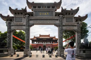 Como apenas um costume chinês melhora o desempenho no ambiente de trabalho